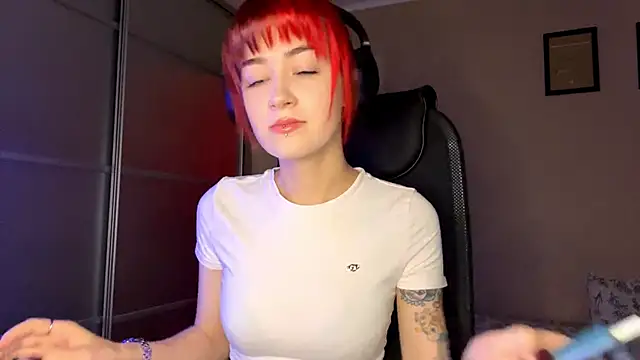 Snapshot of EmilySkyline chatting on December 5, 2025, 7:07 am EmilySkyline online show from December 5, 2025, 7:07 am