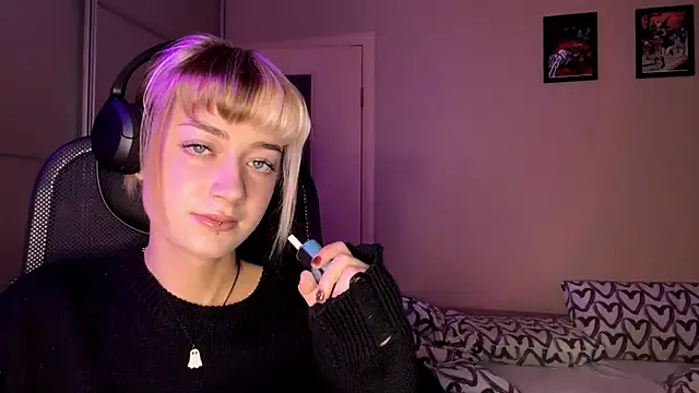 Snapshot of EmilySkyline chatting on November 13, 2025, 5:11 am EmilySkyline online show from November 13, 2025, 5:11 am