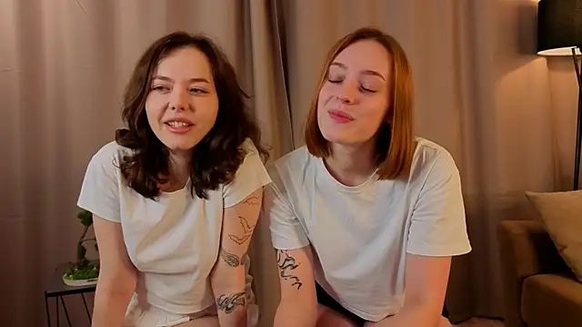 LucreciaAsters online show from December 1, 2025, 4:13 am