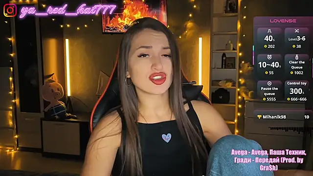 Snapshot of -RED_HAT- chatting on November 22, 2025, 6:12 am -RED HAT- online show from November 22, 2025, 6:12 am