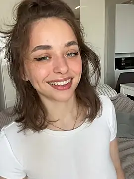 yoyogirlx online show from August 4, 2026, 2:38 am