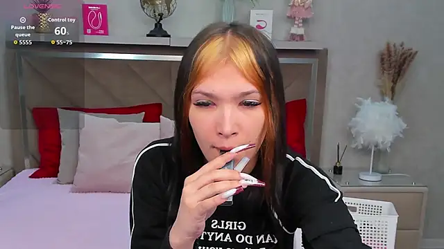 VictoriaXLovely online show from November 29, 2025, 1:06 am