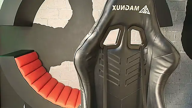 MyStrongSubmissive online show from November 28, 2025, 7:03 pm