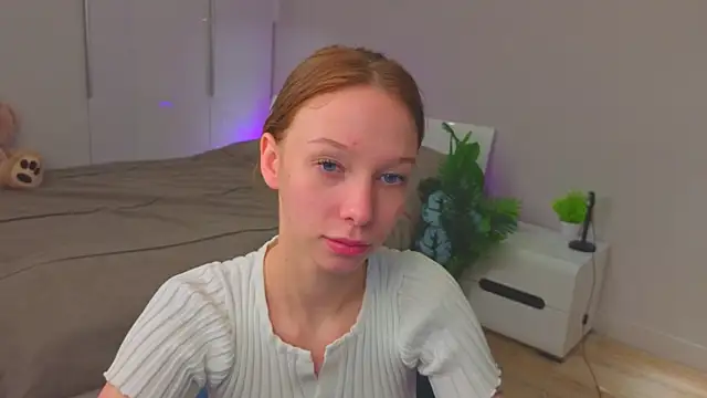 LilyPoetry  online show from November 23, 2025, 11:31 am