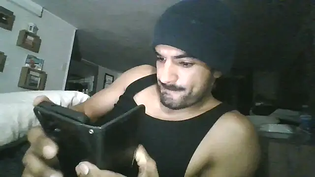 Snapshot of piggylatino chatting on January 6, 2026, 10:52 am piggylatino online show from January 6, 2026, 10:52 am