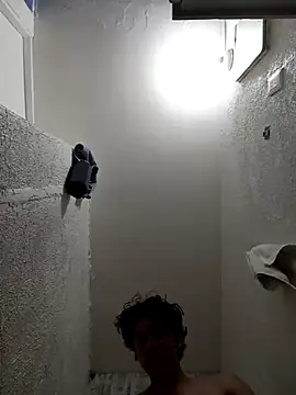 ianyoung18 online show from April 5, 2026, 9:43 pm