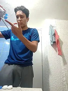 ianyoung18 online show from November 12, 2025, 6:45 pm