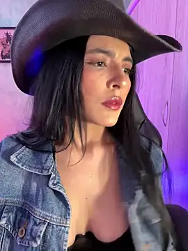 Snapshot of Cristal_Cerati_ chatting on November 14, 2025, 5:38 pm Cristal Cerati online show from November 14, 2025, 5:38 pm