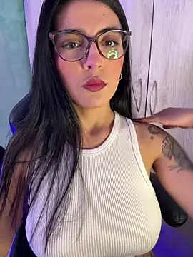 Snapshot of Cristal_Cerati_ chatting on November 27, 2025, 4:18 pm Cristal Cerati online show from November 27, 2025, 4:18 pm