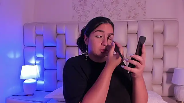 lea hunter   online show from November 17, 2025, 7:51 pm