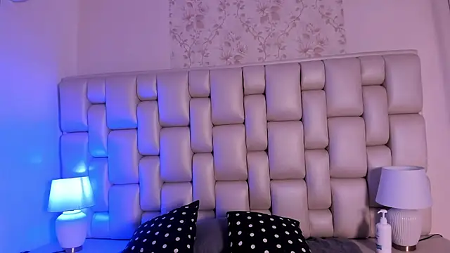 lea hunter   online show from November 25, 2025, 7:36 pm