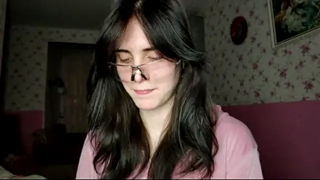 Snapshot of Hervell_Motti chatting on November 18, 2025, 3:37 pm Hervell Motti online show from November 18, 2025, 3:37 pm