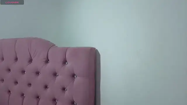 ISABELA TAY online show from April 15, 2026, 11:38 am