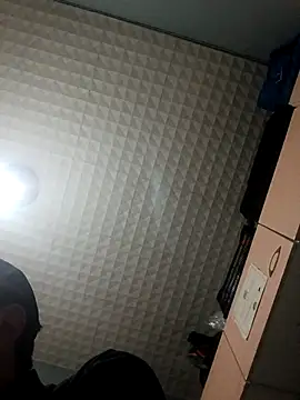 Snapshot of hotguy71000 chatting on December 2, 2025, 4:52 pm hotguy71000 online show from December 2, 2025, 4:52 pm