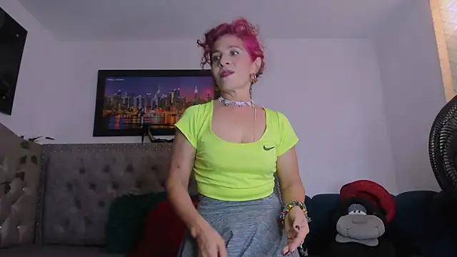 Dalila Najjar online show from November 25, 2025, 6:19 pm