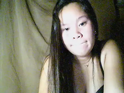 mia kittykitty online show from November 16, 2025, 4:01 pm