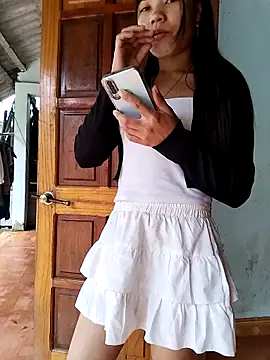 Snapshot of gugu0022 chatting on May 1, 2026, 11:43 pm gugu0022 online show from May 1, 2026, 11:43 pm