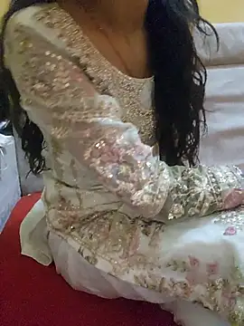 Snapshot of SLIMDIVAA chatting on December 3, 2025, 8:47 am SLIMDIVAA online show from December 3, 2025, 8:47 am