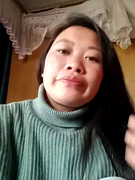 LyZii2k7 online show from December 17, 2025, 7:35 am