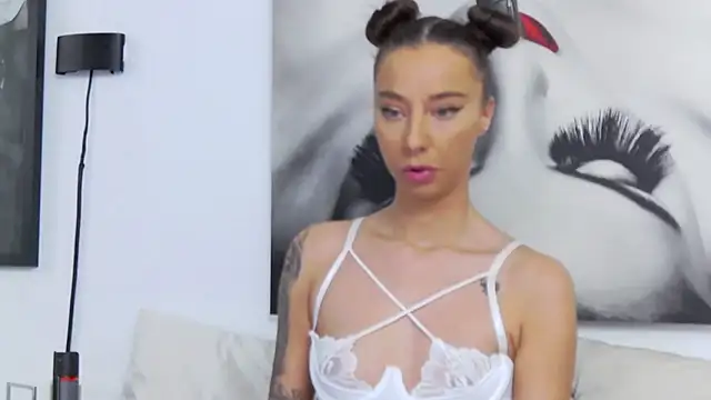 KendraRoxenn online show from November 29, 2025, 6:13 am