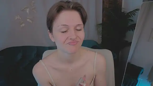 Shy Vivi online show from April 15, 2026, 3:27 pm