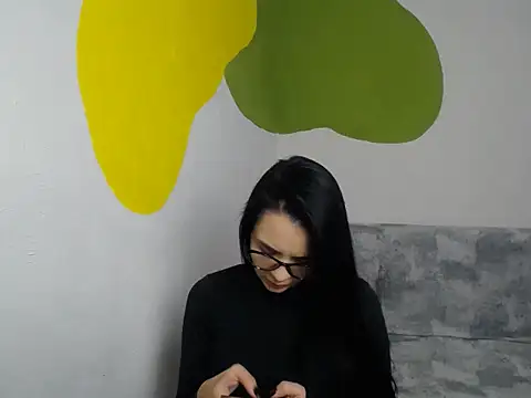 divina kira online show from December 14, 2025, 7:36 am