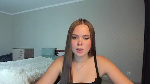 Snapshot of Kira_love_81 chatting on November 22, 2025, 6:18 pm Kira love 81 online show from November 22, 2025, 6:18 pm