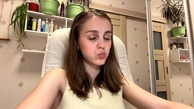 Snapshot of SweetieKatie chatting on November 14, 2025, 1:15 pm SweetieKatie online show from November 14, 2025, 1:15 pm