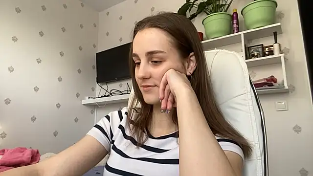 Snapshot of SweetieKatie chatting on December 15, 2025, 10:10 am SweetieKatie online show from December 15, 2025, 10:10 am