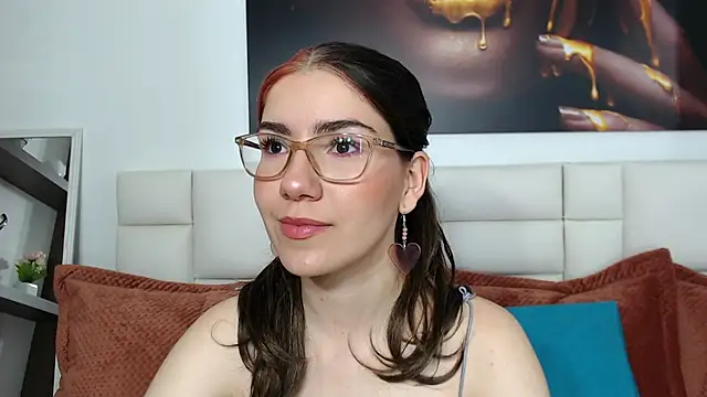 AriLumi online show from November 24, 2025, 7:25 pm