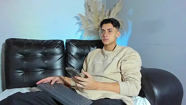 ZeusBrant online show from April 15, 2026, 1:15 pm