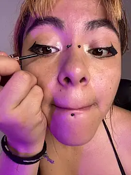 Snapshot of NinaSakura_Eup chatting on November 19, 2025, 11:32 am NinaSakura Eup online show from November 19, 2025, 11:32 am