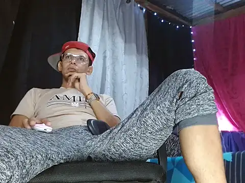 Snapshot of FANTASYBOYS11 chatting on November 26, 2025, 11:49 pm FANTASYBOYS11 online show from November 26, 2025, 11:49 pm