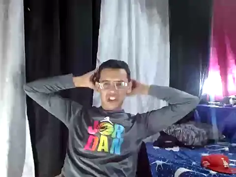 Snapshot of FANTASYBOYS11 chatting on November 19, 2025, 12:21 am FANTASYBOYS11 online show from November 19, 2025, 12:21 am