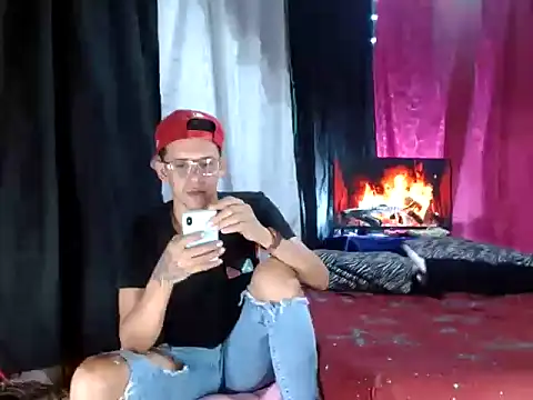 Snapshot of FANTASYBOYS11 chatting on November 15, 2025, 12:14 am FANTASYBOYS11 online show from November 15, 2025, 12:14 am