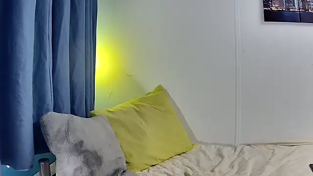 Snapshot of Leila_cam18 chatting on November 17, 2025, 3:43 am Leila cam18 online show from November 17, 2025, 3:43 am