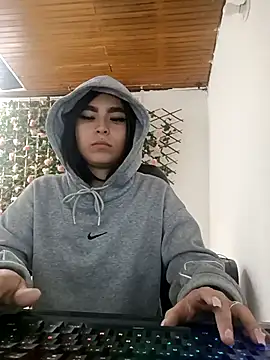 Irina Fernandez online show from November 19, 2025, 2:06 pm