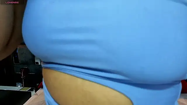 IssaJones  online show from November 28, 2025, 7:47 pm