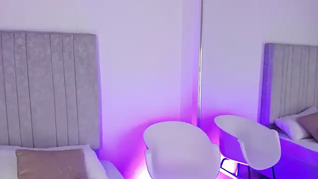 Martina 077 online show from December 20, 2025, 5:05 pm