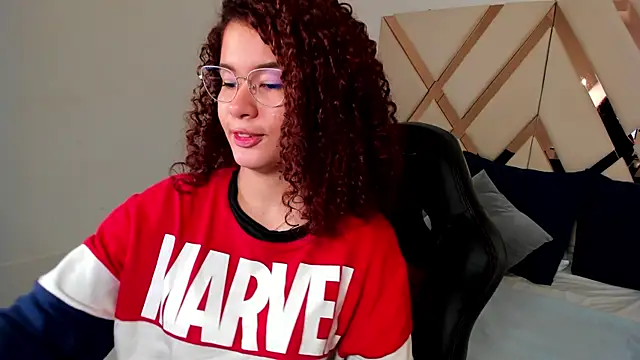 avrilwaynee online show from December 18, 2025, 11:58 am