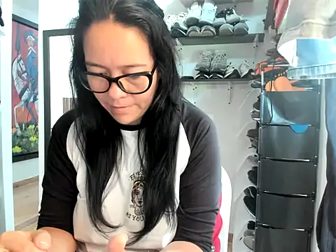 caroline 47 online show from April 18, 2026, 4:09 pm