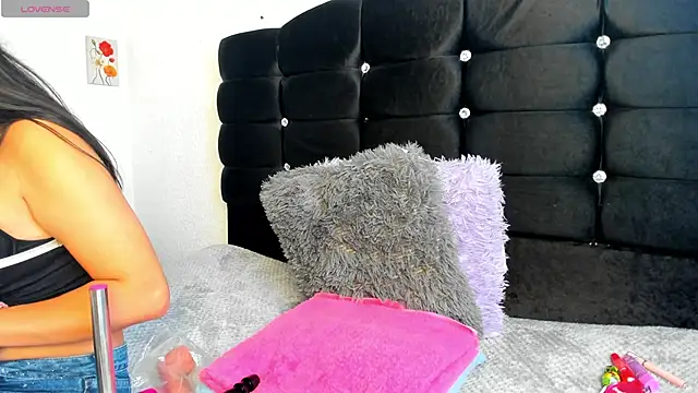 Snapshot of Dulce1_sofia01 chatting on November 26, 2025, 2:50 pm Dulce1 sofia01 online show from November 26, 2025, 2:50 pm