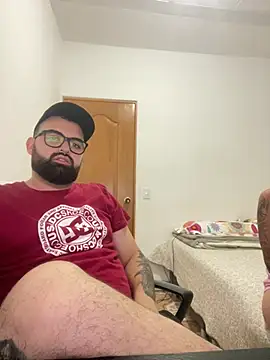 julianlondo111 online show from March 13, 2026, 4:39 am