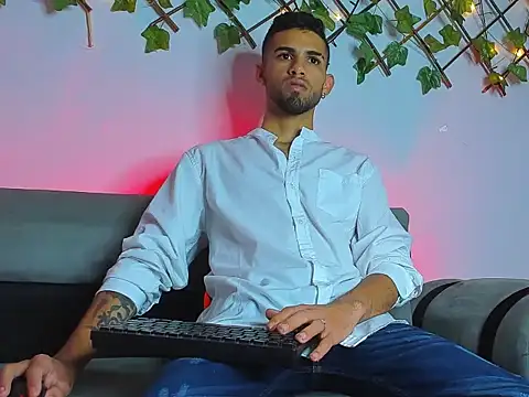 Angel blue1 online show from November 30, 2025, 9:15 pm