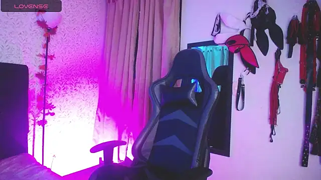 Snapshot of Noise_Lux33 chatting on November 20, 2025, 12:17 pm Noise Lux33 online show from November 20, 2025, 12:17 pm