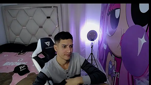 Snapshot of HARD_GROUPP_ chatting on November 13, 2025, 8:35 pm HARD GROUPP online show from November 13, 2025, 8:35 pm