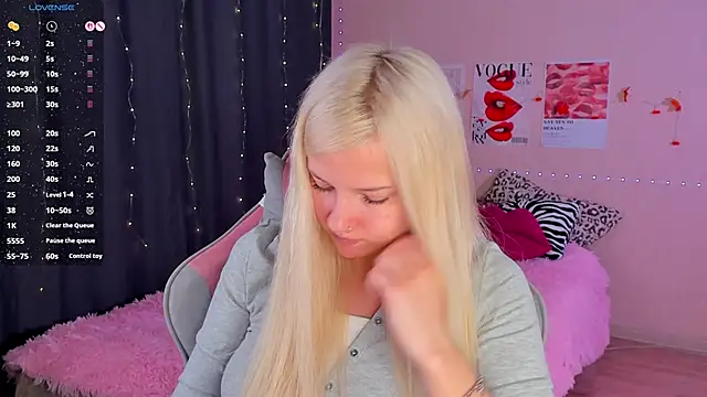 murmurmiace online show from November 17, 2025, 6:39 am