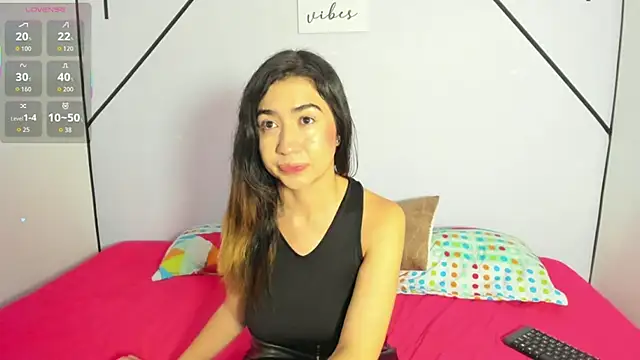 VictoriaRouge  online show from November 26, 2025, 1:00 pm