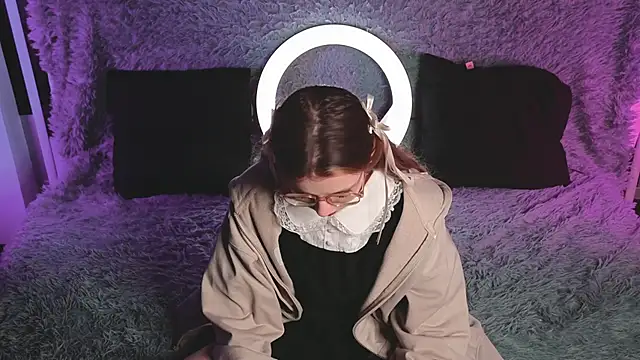 RochelCozzi online show from December 15, 2025, 4:02 pm