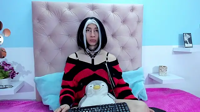 Charlothe 7 online show from December 14, 2025, 4:08 am